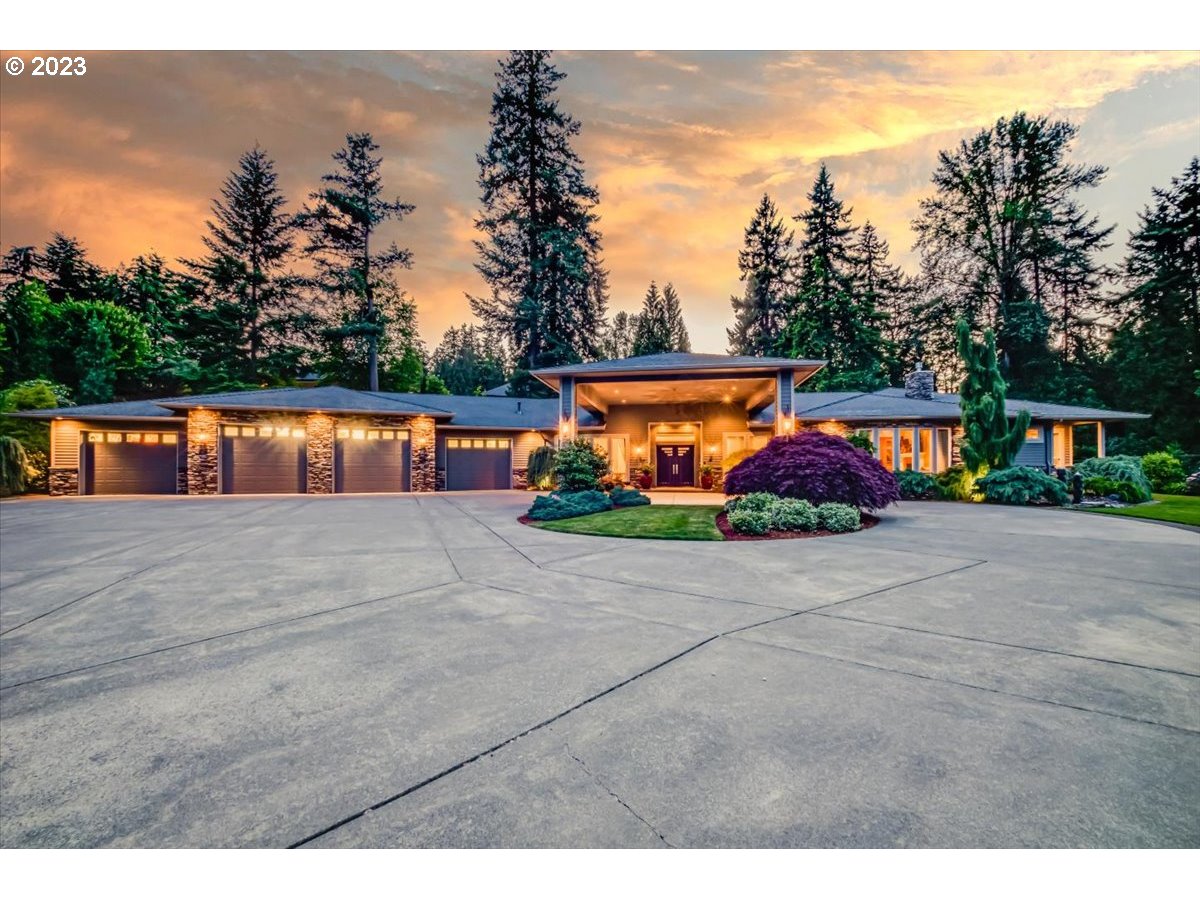 1531 Southeast 26th Drive Gresham, OR 97080 - Photo 3 of 44 a view of outdoor space with trees