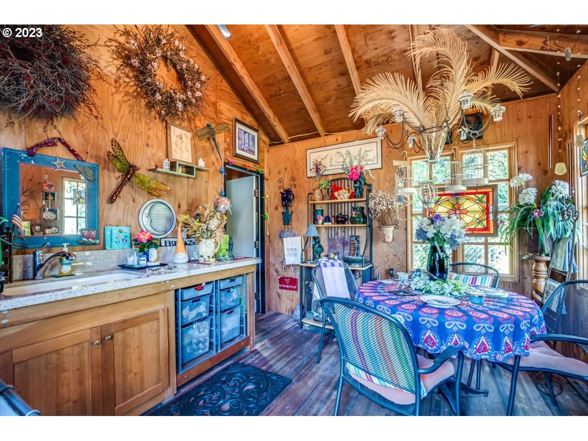 1531 Southeast 26th Drive Gresham, OR 97080 - Photo 39 of 44 a view of a chairs and table in a patio