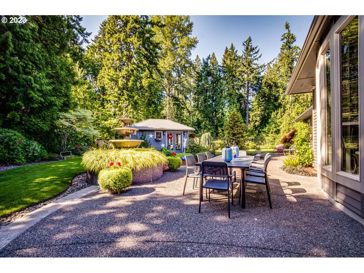 1531 Southeast 26th Drive Gresham, OR 97080 - Photo 41 of 44 a view of a tables and chairs in back yard of a house