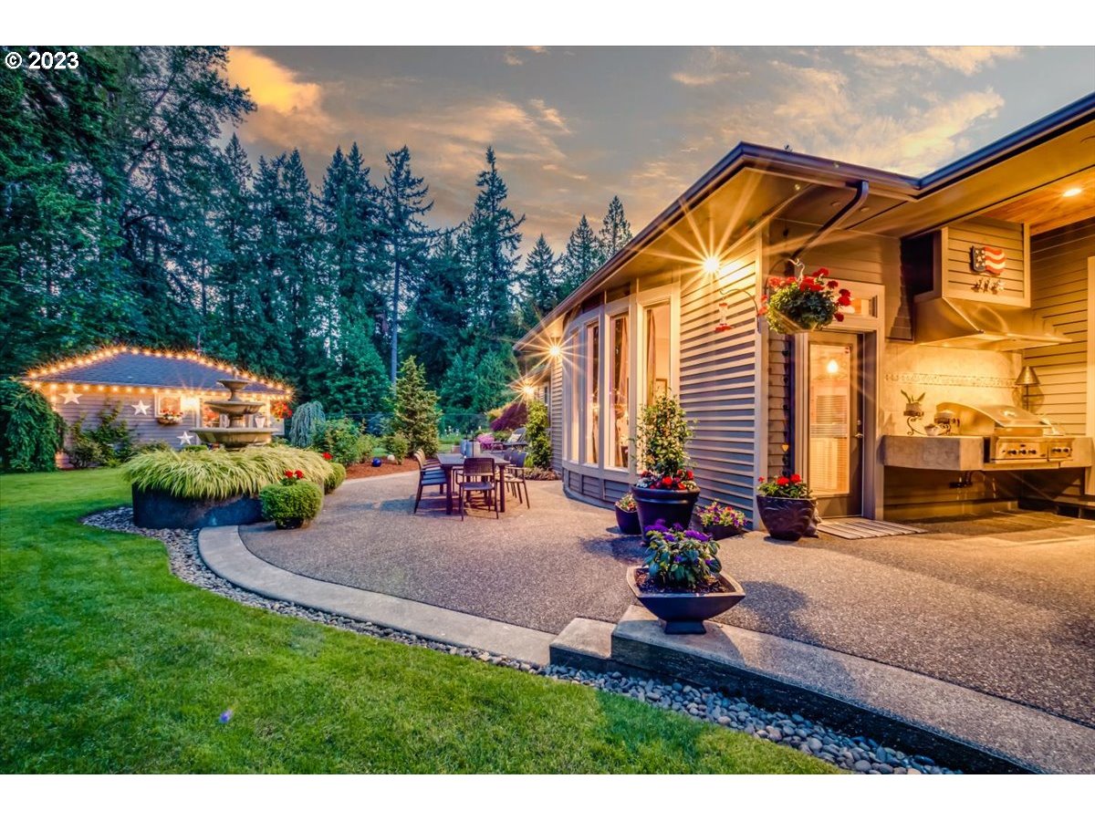 1531 Southeast 26th Drive Gresham, OR 97080 - Photo 7 of 44 a backyard of a house with table and chairs