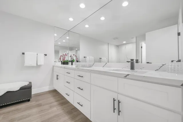 $748,000 | 910 Island Drive, Unit 406, Rancho Mirage, CA 92270