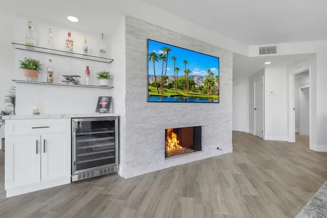 $748,000 | 910 Island Drive, Unit 406, Rancho Mirage, CA 92270