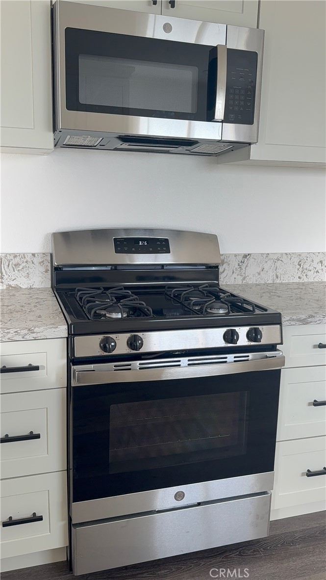 880 South State Street Hemet, CA 92543 - Photo 14 of 21 a stove top oven sitting inside of a kitchen