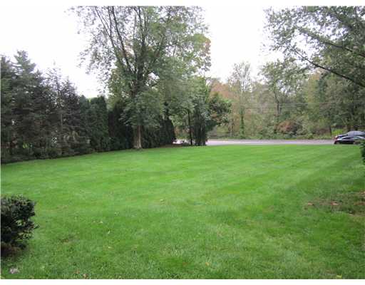 4 Don Gay Road Smithfield, RI 02917 - Photo 6 of 19 Yard/Garden.