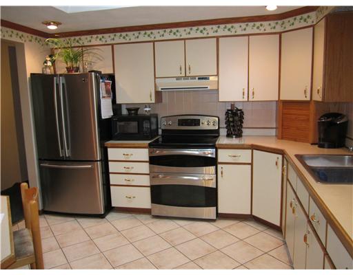 4 Don Gay Road Smithfield, RI 02917 - Photo 8 of 19 Kitchen.