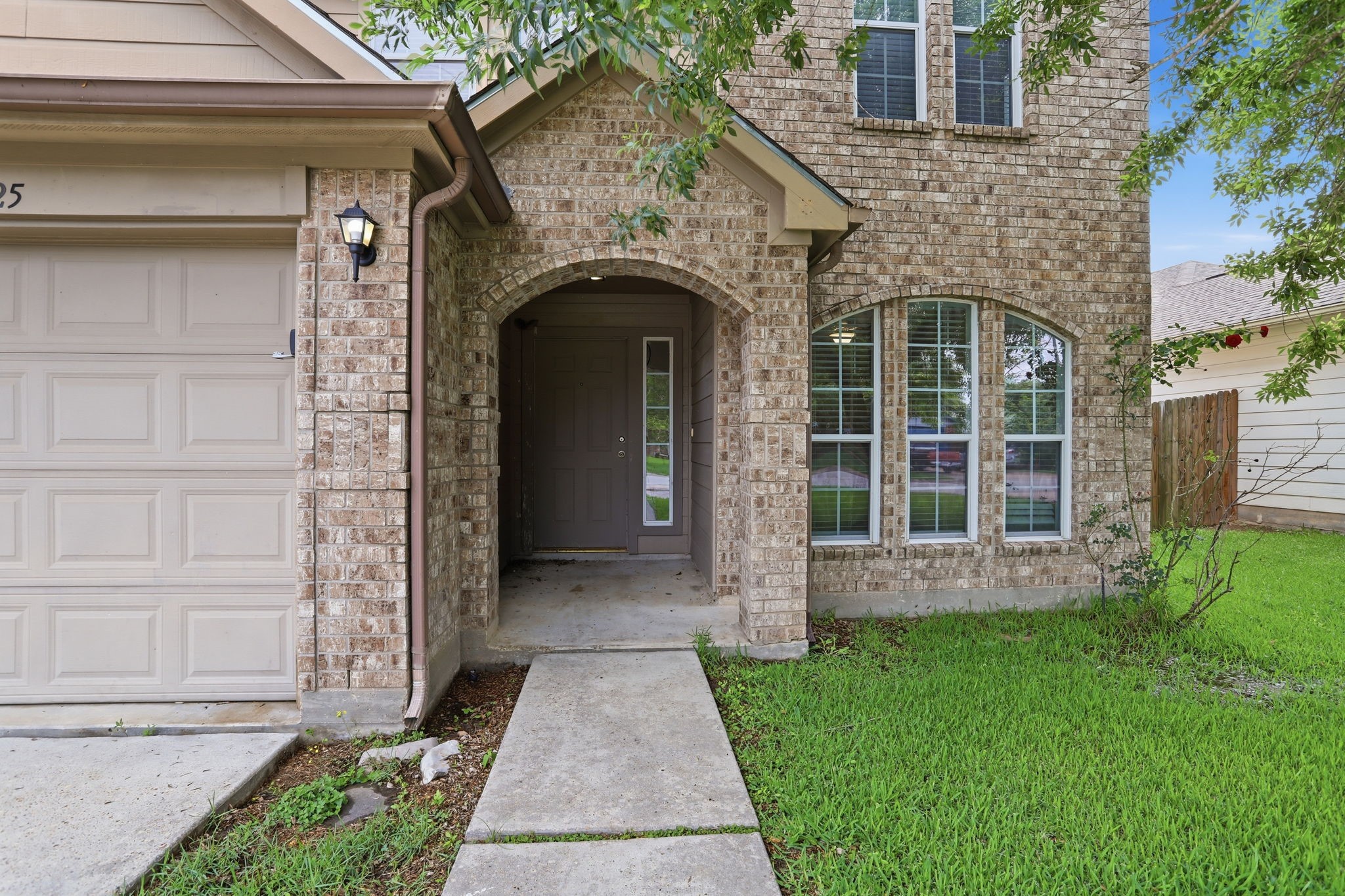 2325 Shady Tree Lane Conroe, TX 77301 - Photo 4 of 46