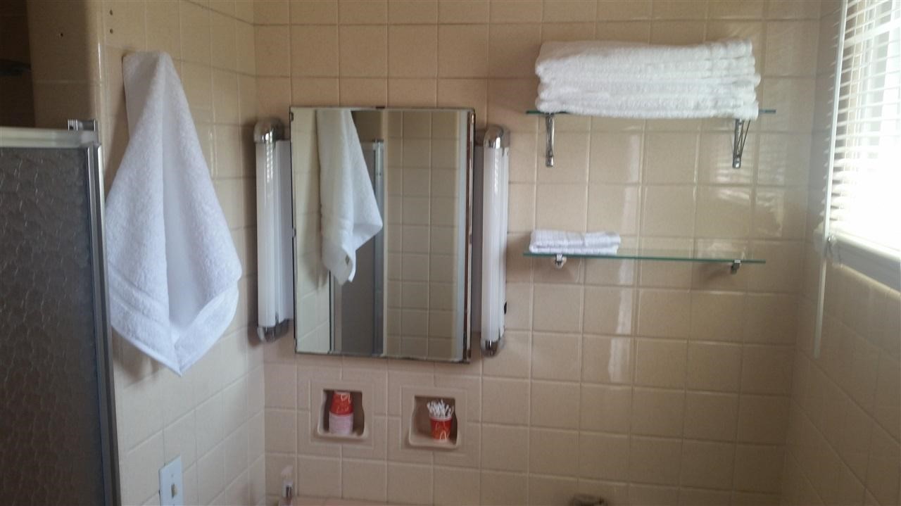 5178 Davison Road Burton, MI 48509 - Photo 17 of 25 21493383-16.JPG