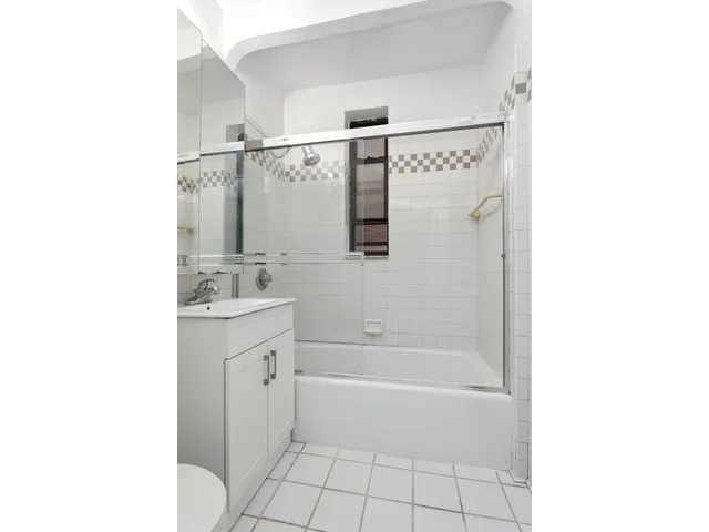 $470,000 | 222 East 35th Street, Unit 2F | Murray Hill