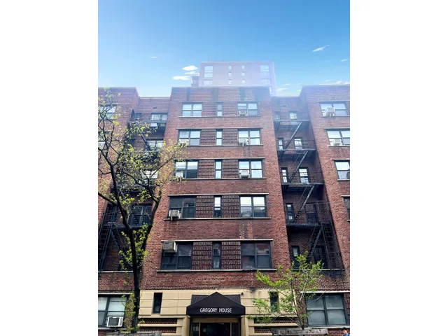 $470,000 | 222 East 35th Street, Unit 2F | Murray Hill