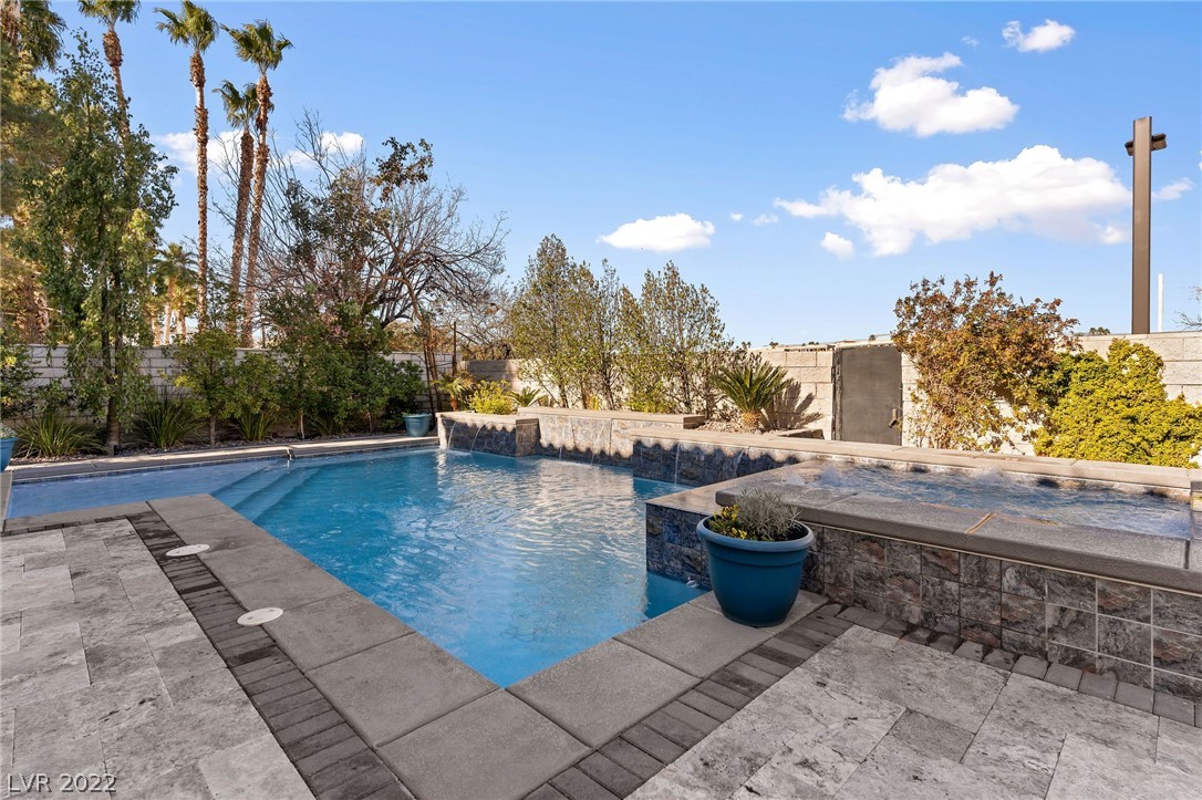 151 Ultra Drive Henderson, NV 89074 - Photo 4 of 50