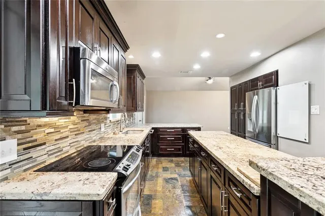 $420,000 | 390 Azalea Drive, Mandeville, LA 70471