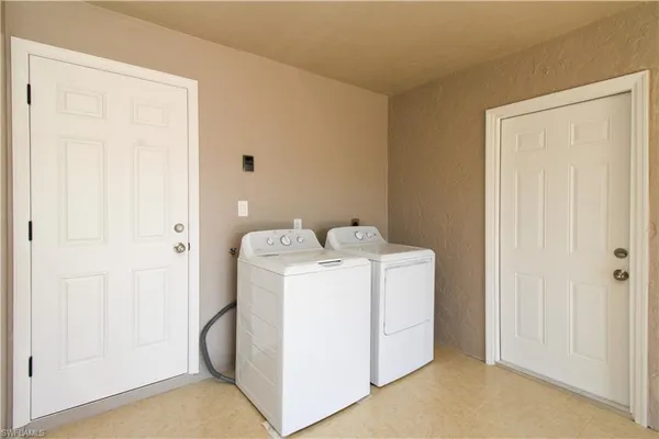 $2,595 | 615 108th Avenue North, Naples, FL 34108