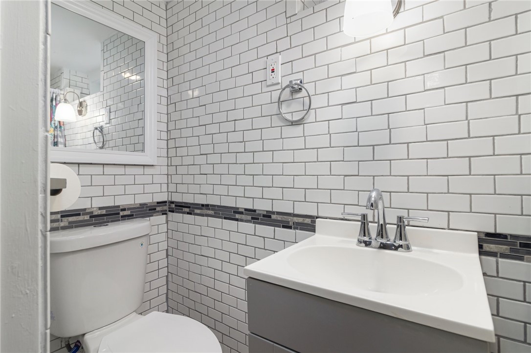 11 Frederick Street Warwick, RI 02888 - Photo 19 of 28