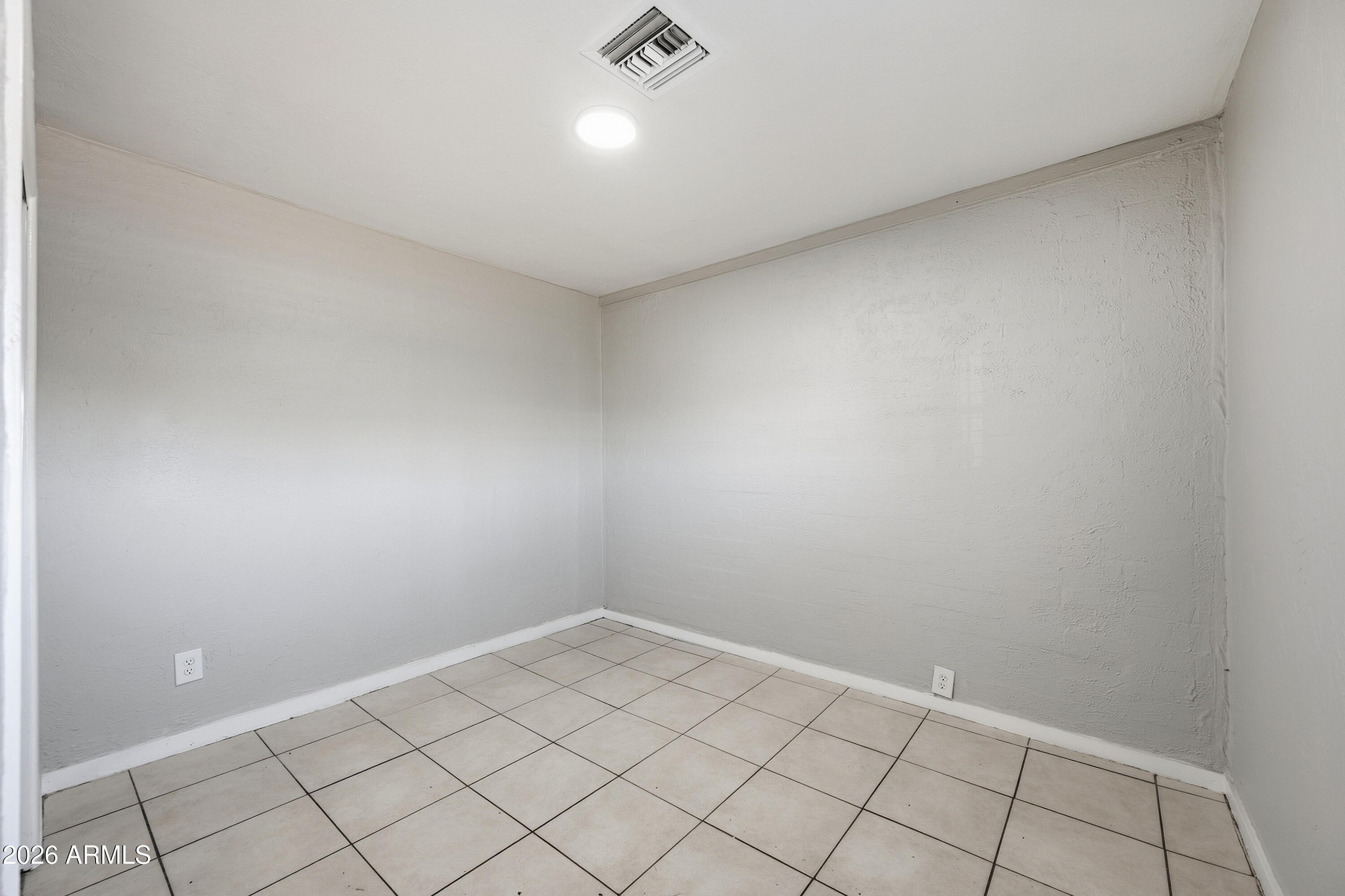 5206 West Ocotillo Road, Unit B Glendale, AZ 85301 - Photo 12 of 15 12-5306WORB-ocupix-