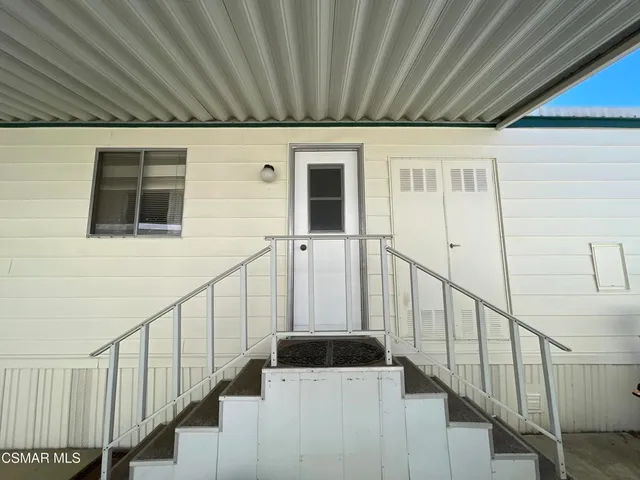 a view of an entryway