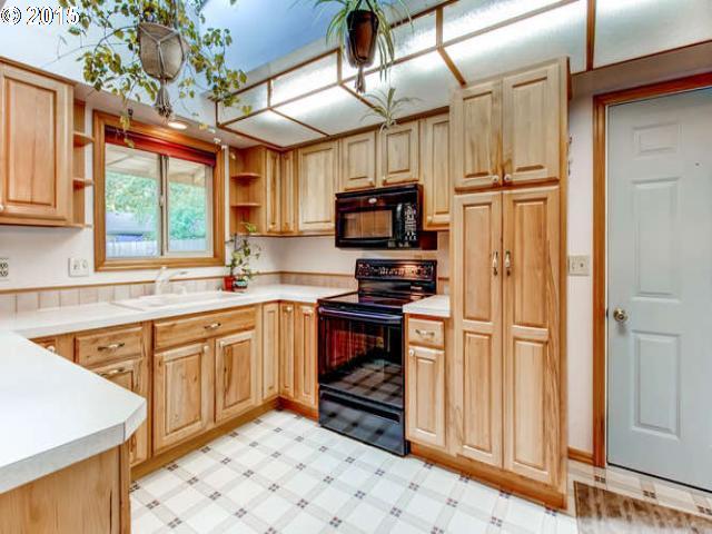 19025 Southwest Rosedale Court Beaverton, OR 97007 - Photo 7 of 16 Gallery Image 7