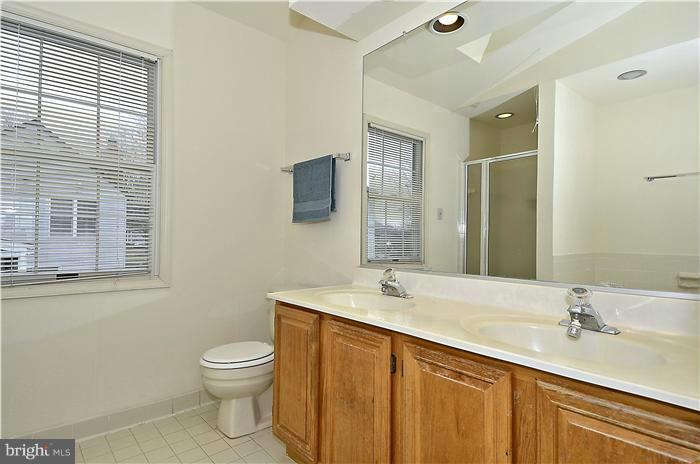 13400 Autumn Ridge Lane Silver Spring, MD 20906 - Photo 11 of 18 Bath (Master)