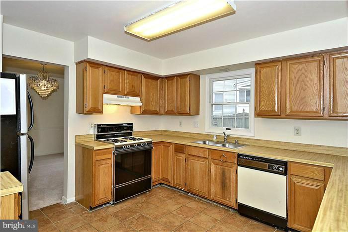 13400 Autumn Ridge Lane Silver Spring, MD 20906 - Photo 4 of 18 Kitchen