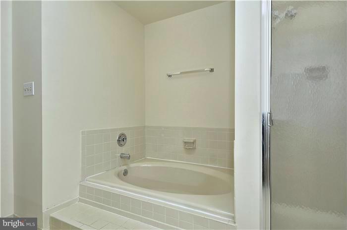13400 Autumn Ridge Lane Silver Spring, MD 20906 - Photo 10 of 18 Bath (Master) Tub & Shower