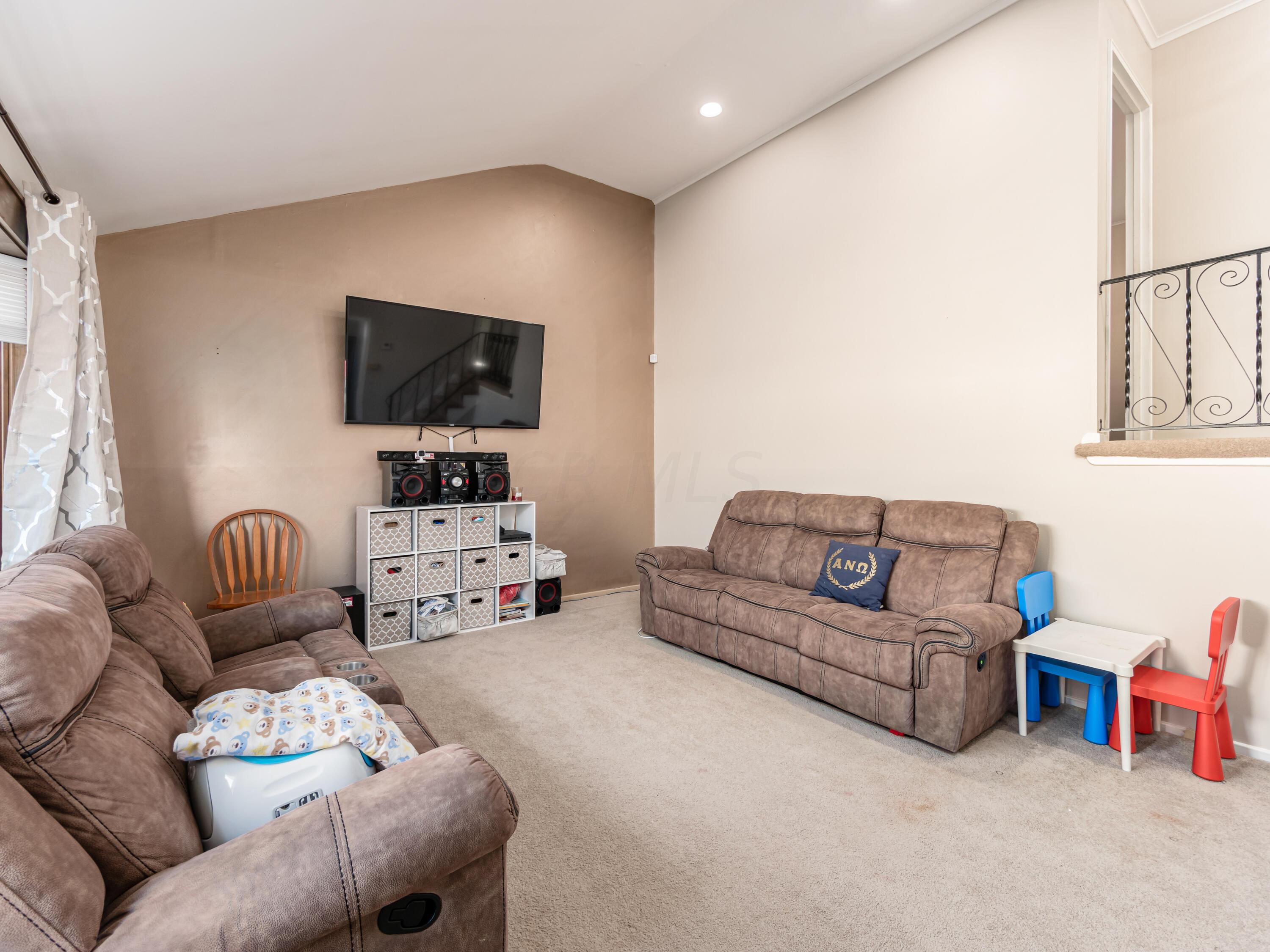 4943 Justin Road Columbus, OH 43227 - Photo 5 of 33 C_-_4943_Justin0053