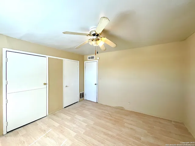 $975 | 7042 Glen Mist, San Antonio, TX 78239