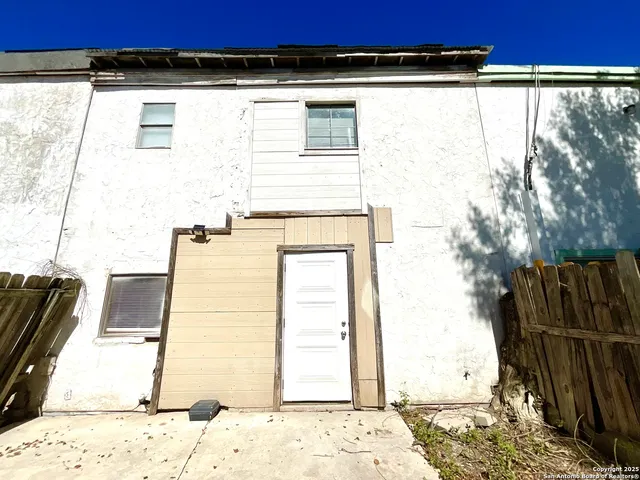 $975 | 7042 Glen Mist, San Antonio, TX 78239