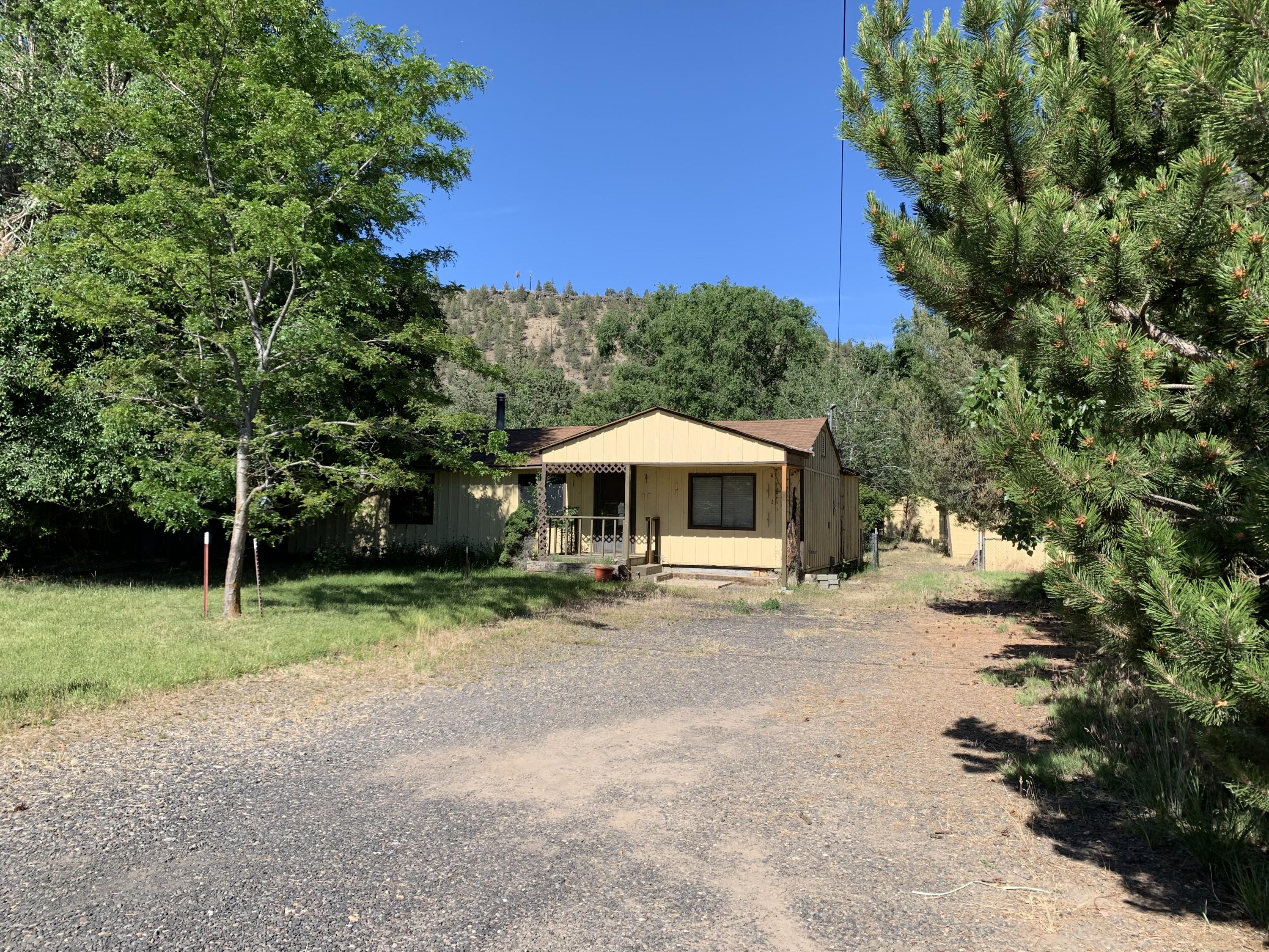 945 South Rimrock Road Prineville, OR 97754 - Photo 1 of 19 Front