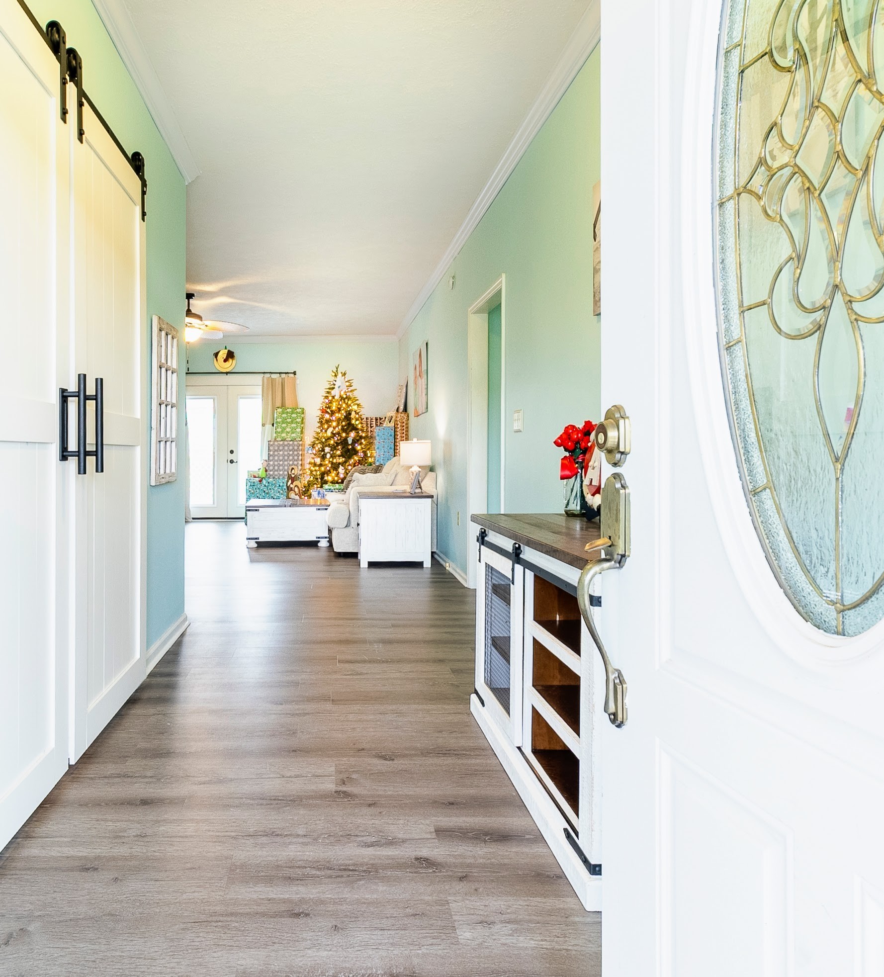 1910 Cedar Creek Road Vanleer, TN 37181 - Photo 6 of 44 a view of a living room