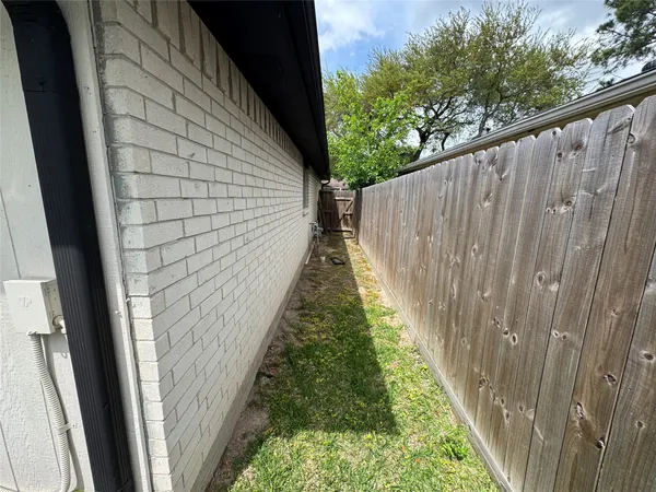 $2,000 | 3022 Becket Street, Pearland, TX 77584