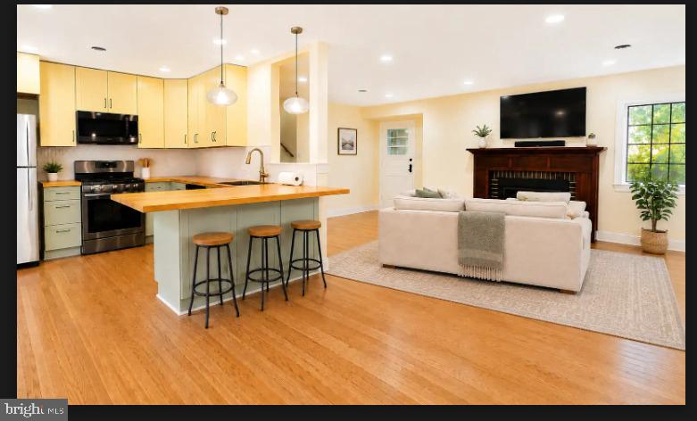 2 Snuff Mill Road Wilmington, DE 19807 - Photo 9 of 36 Bright and inviting open concept space.