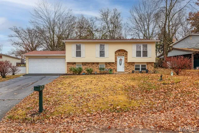 $220,000 | 1057 Sunridge Trail West, Pevely, MO 63070