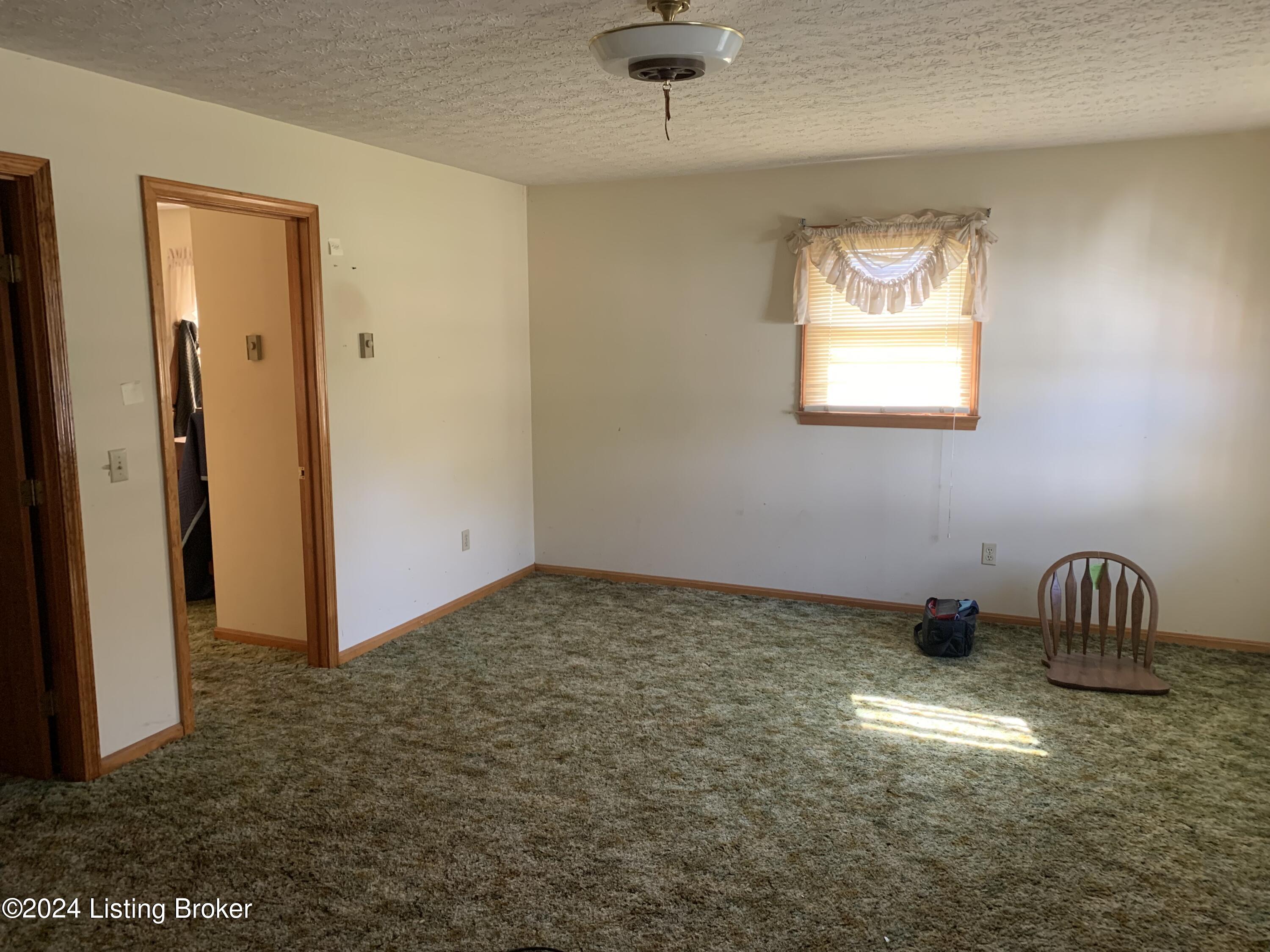 4935 Springfield Road Bardstown, KY 40004 - Photo 8 of 19 IMG_3655