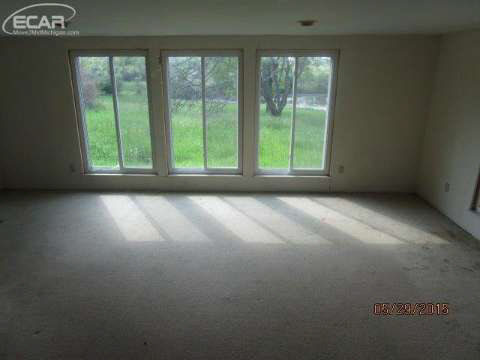 10683 Runyan Lake Road Fenton, MI 48430 - Photo 10 of 17 20441449-9.JPG