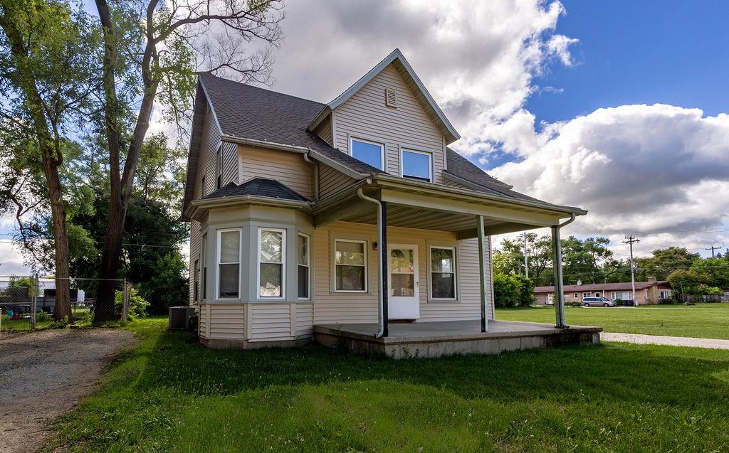2017 South Nelson Beloit, WI 53511 - Photo 2 of 19