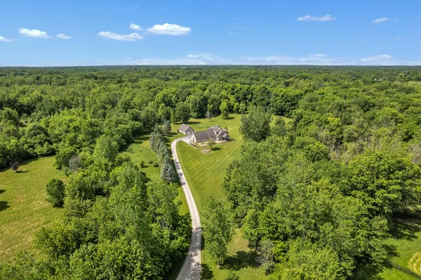 $800,000 | 2665 White Tail Court, South Lyon, MI 48178