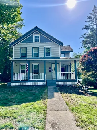 a view of a house with a yard