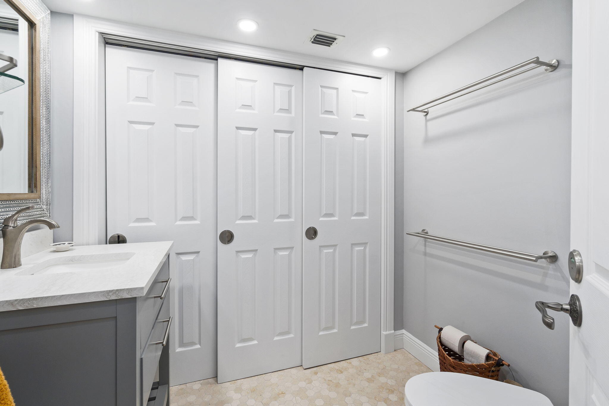 9600 South Ocean Drive, Unit 1508 Jensen Beach, FL 34957 - Photo 5 of 57 6-web-or-mls-DSC04074