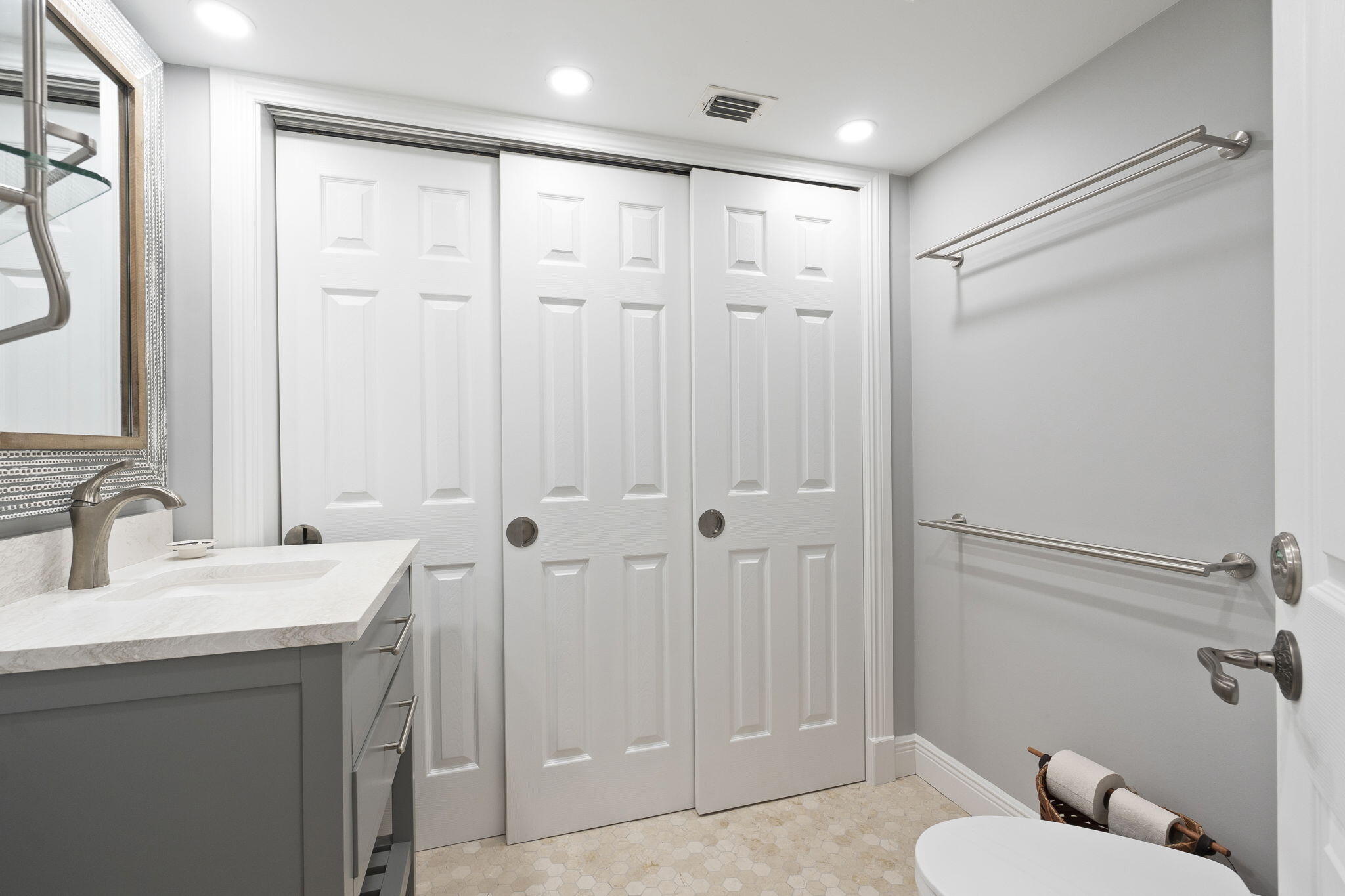 9600 South Ocean Drive, Unit 1508 Jensen Beach, FL 34957 - Photo 6 of 57 40-web-or-mls-DSC04345