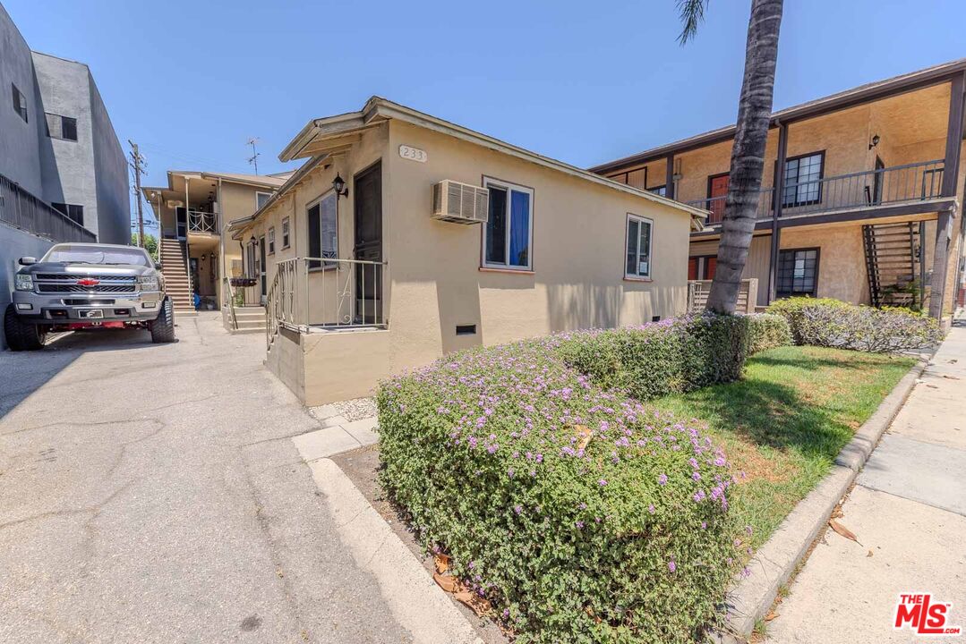 233 East Alameda Avenue, Unit A Burbank, CA 91502 - Photo 19 of 24