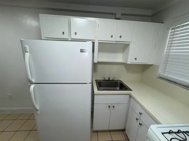 $1,650 | 2031 Northeast 139th Street, Unit 12, North Miami Beach, FL 33181