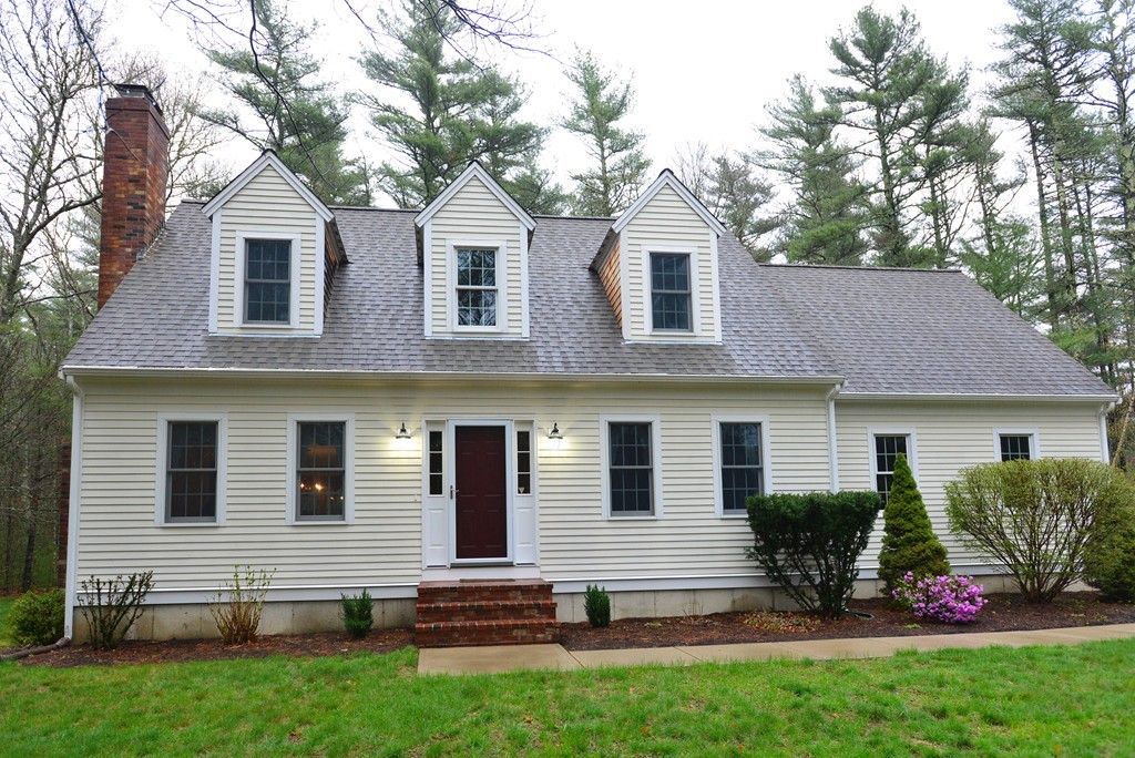 86 Haskell Ridge Road Rochester, MA 02770 - Photo 1 of 25 a front view of house with yard