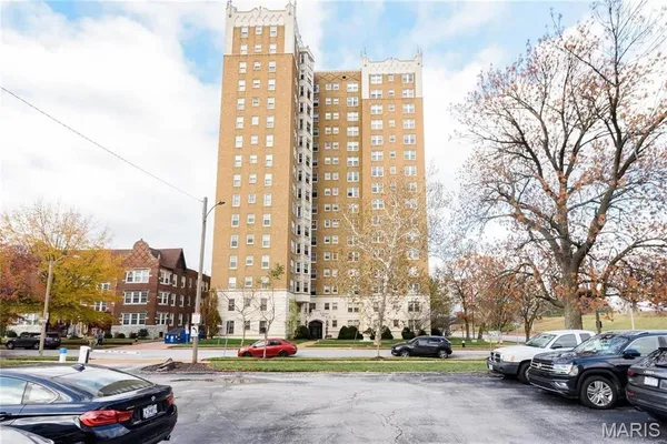 $200,000 | 625 South Skinker Boulevard, Unit 202, St. Louis, MO 63105