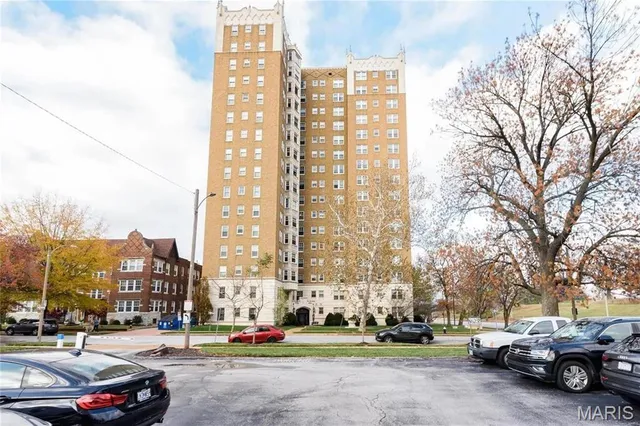 $217,500 | 625 South Skinker Boulevard, Unit 202, St. Louis, MO 63105