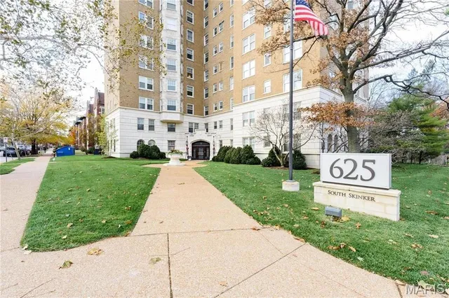$217,500 | 625 South Skinker Boulevard, Unit 202, St. Louis, MO 63105