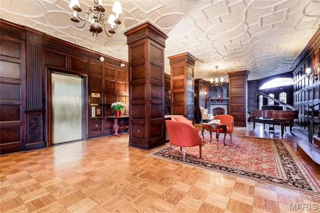 $217,500 | 625 South Skinker Boulevard, Unit 202, St. Louis, MO 63105