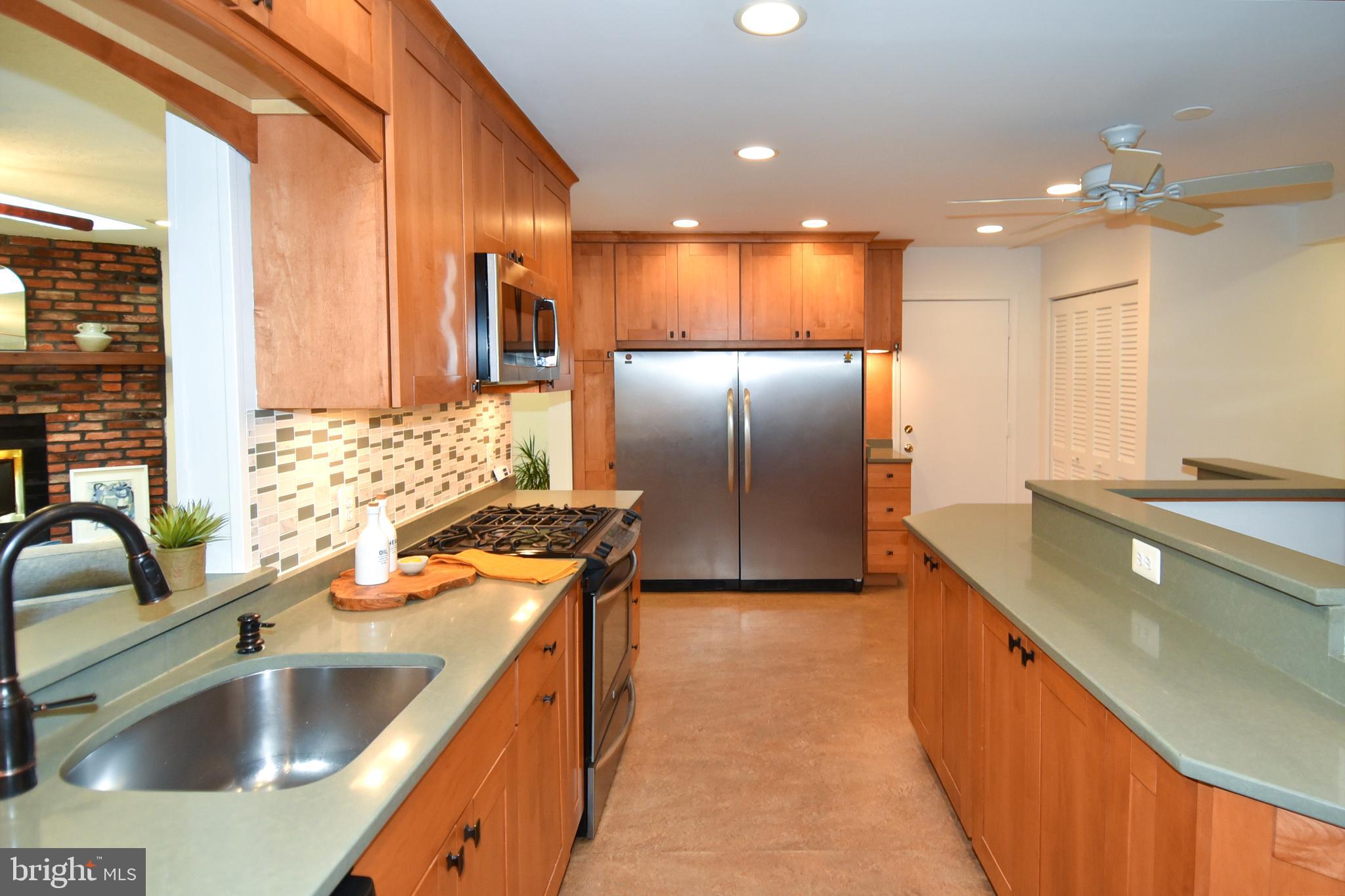 6608 Garrett Road Derwood, MD 20855 - Photo 12 of 38 Full size refrigerator and full size freezer