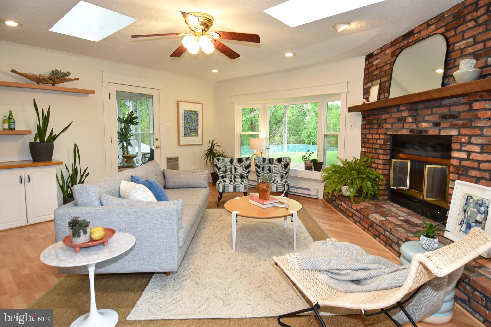 6608 Garrett Road Derwood, MD 20855 - Photo 13 of 38 Family room