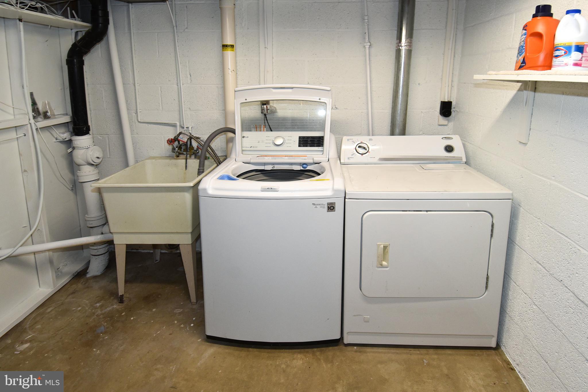 6608 Garrett Road Derwood, MD 20855 - Photo 33 of 38 Laundry area