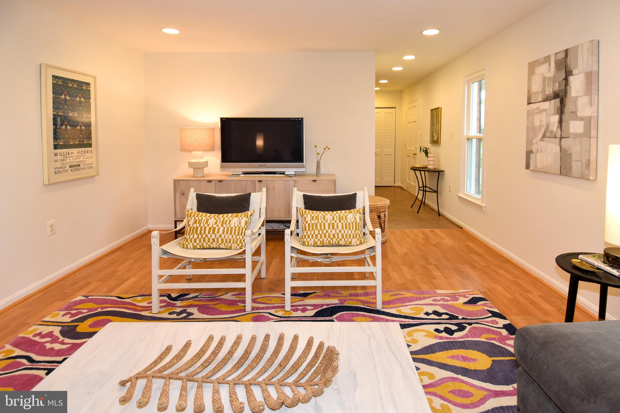 6608 Garrett Road Derwood, MD 20855 - Photo 5 of 38 Living room