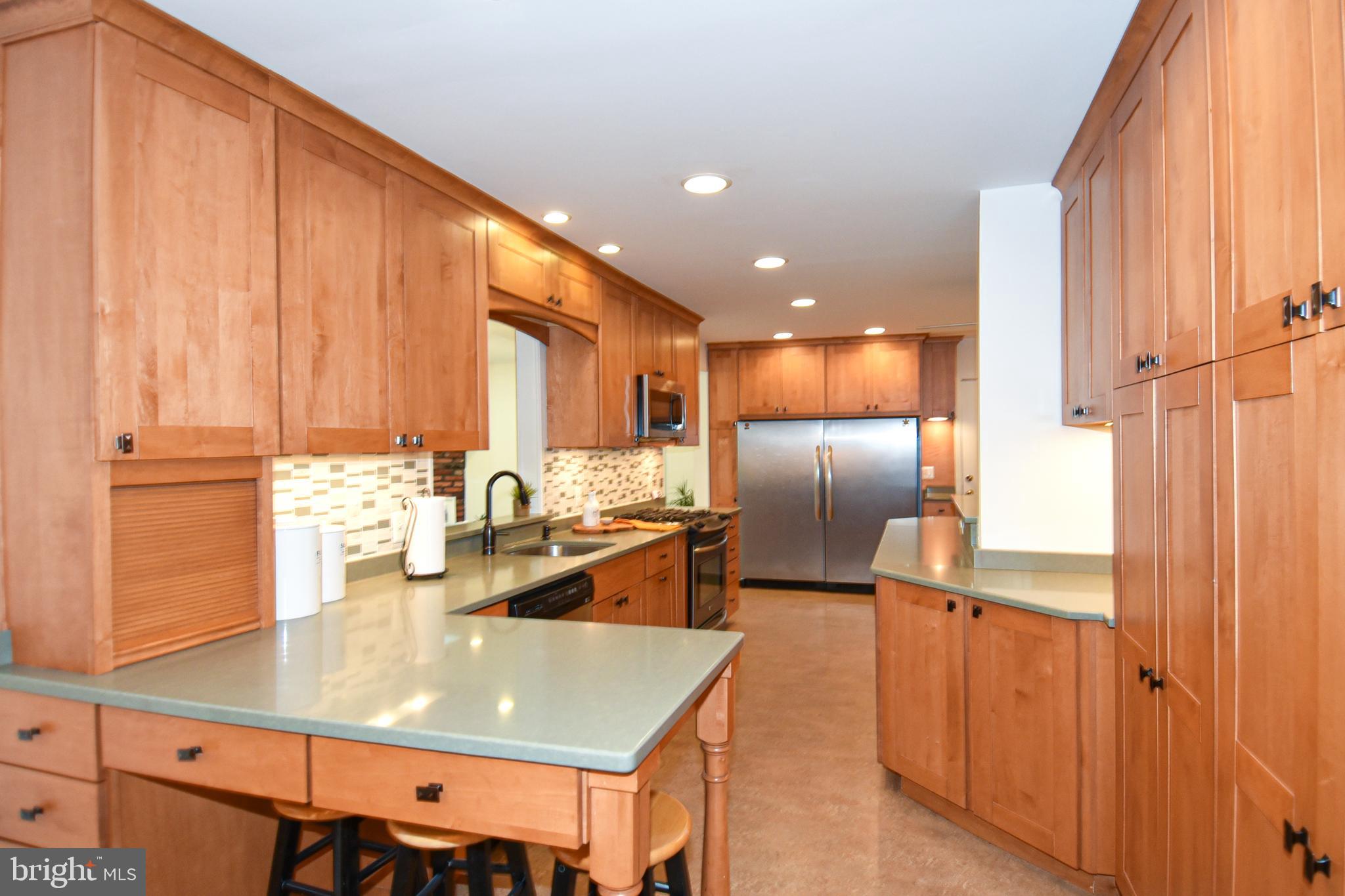 6608 Garrett Road Derwood, MD 20855 - Photo 6 of 38 Kitchen with maple cabinets